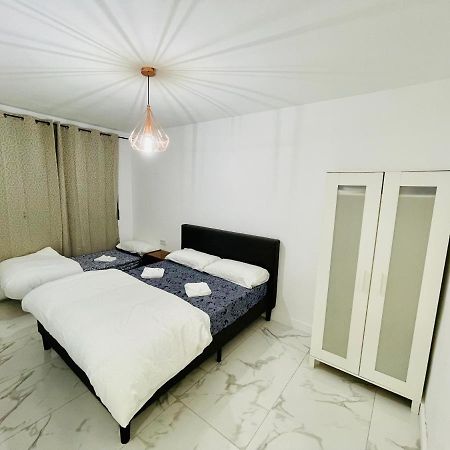 Queen Apartments Santa Coloma de Gramenet ภายนอก รูปภาพ