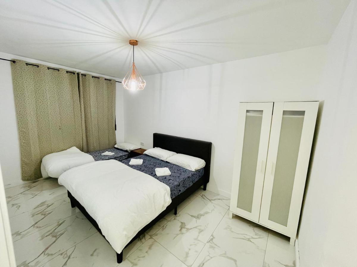 Queen Apartments Santa Coloma de Gramenet ภายนอก รูปภาพ