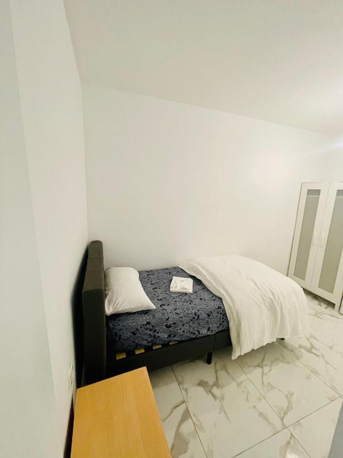 Queen Apartments Santa Coloma de Gramenet ภายนอก รูปภาพ