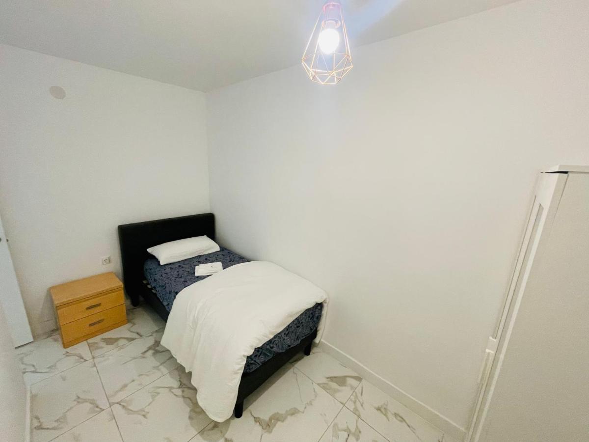 Queen Apartments Santa Coloma de Gramenet ภายนอก รูปภาพ